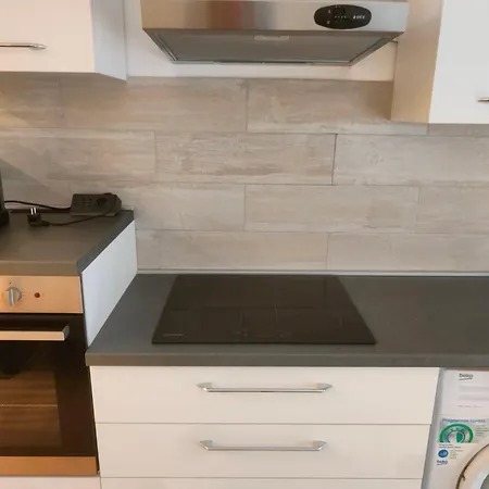 Airali House アパート アルベンガ