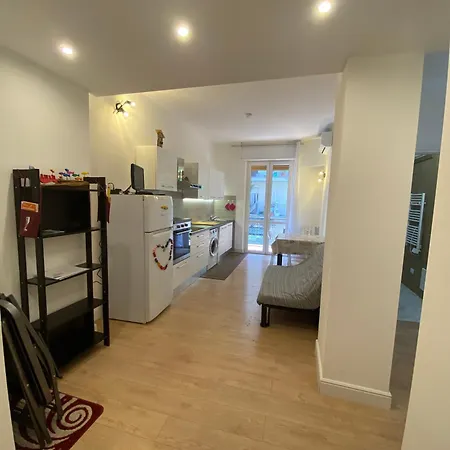 Airali House アパート *