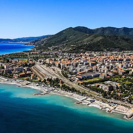 Airali House アルベンガ